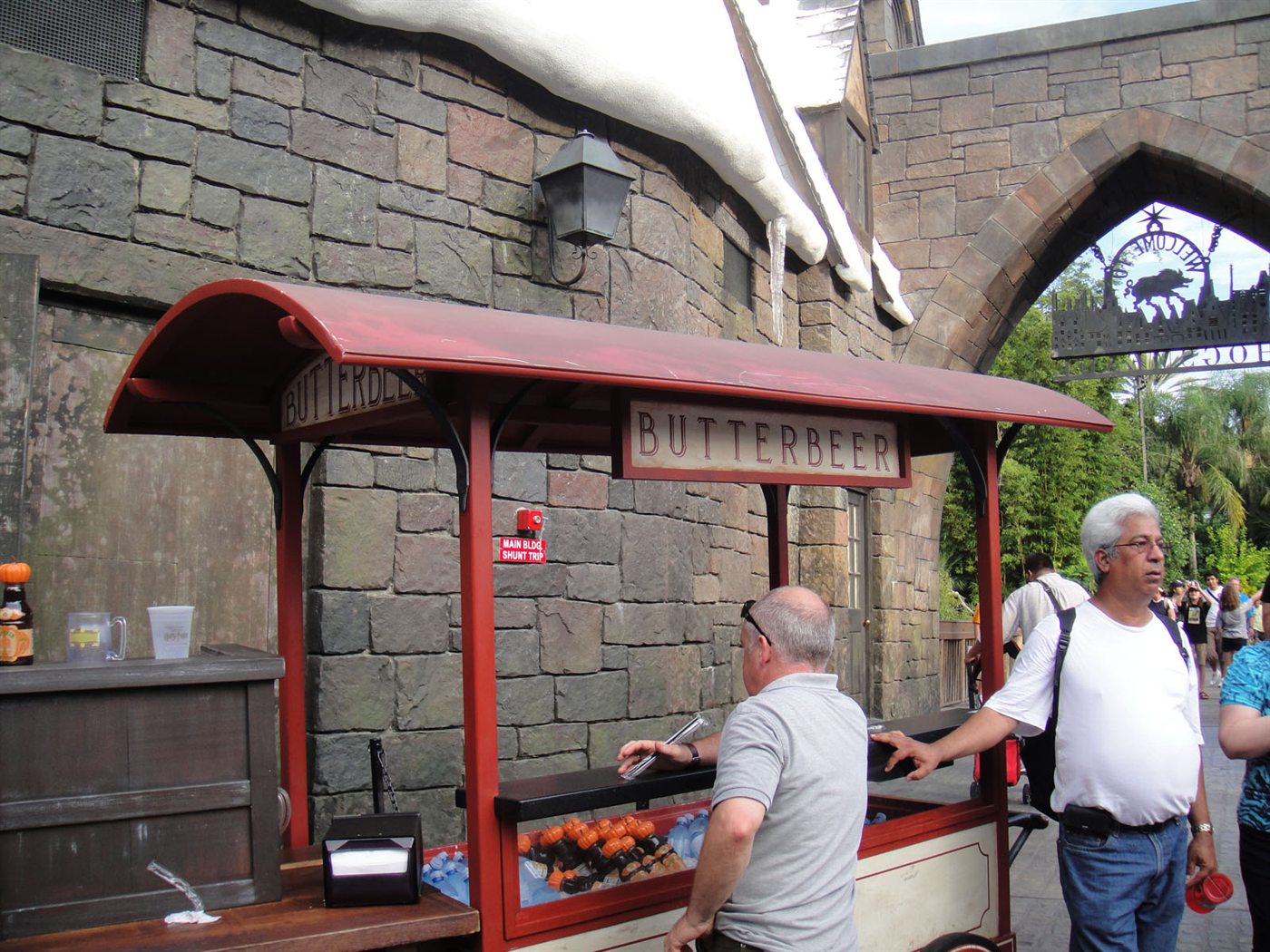 Carrinho de Cerveja Amanteigada (Butterbeer) no Mundo Bruxo de Harry Potter, em Hogsmeade