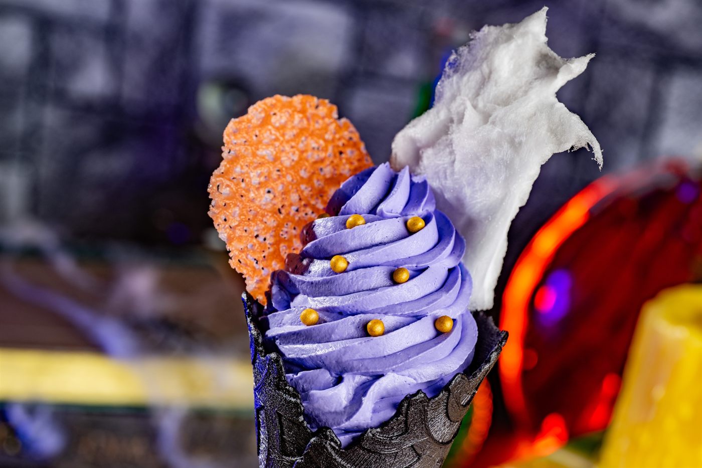 Ursula Cone: casquinha roxa de frutas vermelhas com coral de doce e algodão-doce, inspirada na vilã Ursula